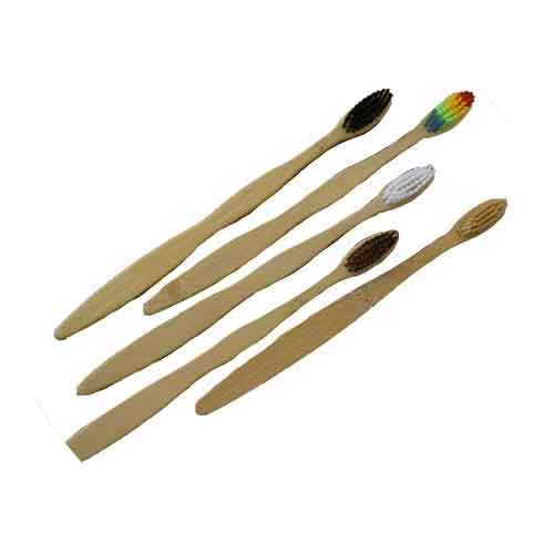 Cepillos de dientes de bambú con cerdas de diferentes colores y materiales sostenibles.